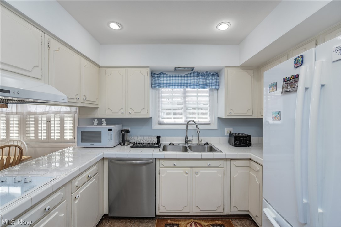 362 Hamilton Circle Elyria OH 44035