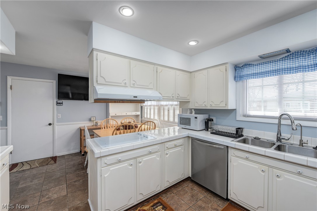 362 Hamilton Circle Elyria OH 44035