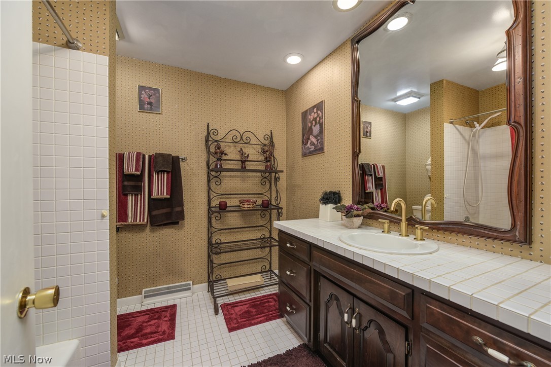362 Hamilton Circle Elyria OH 44035