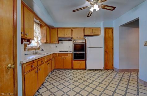 1679 Chelmsford Road Mayfield Heights OH 44124