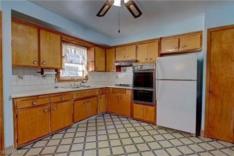 1679 Chelmsford Road Mayfield Heights OH 44124