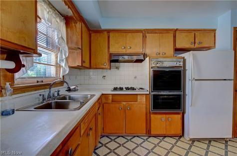 1679 Chelmsford Road Mayfield Heights OH 44124