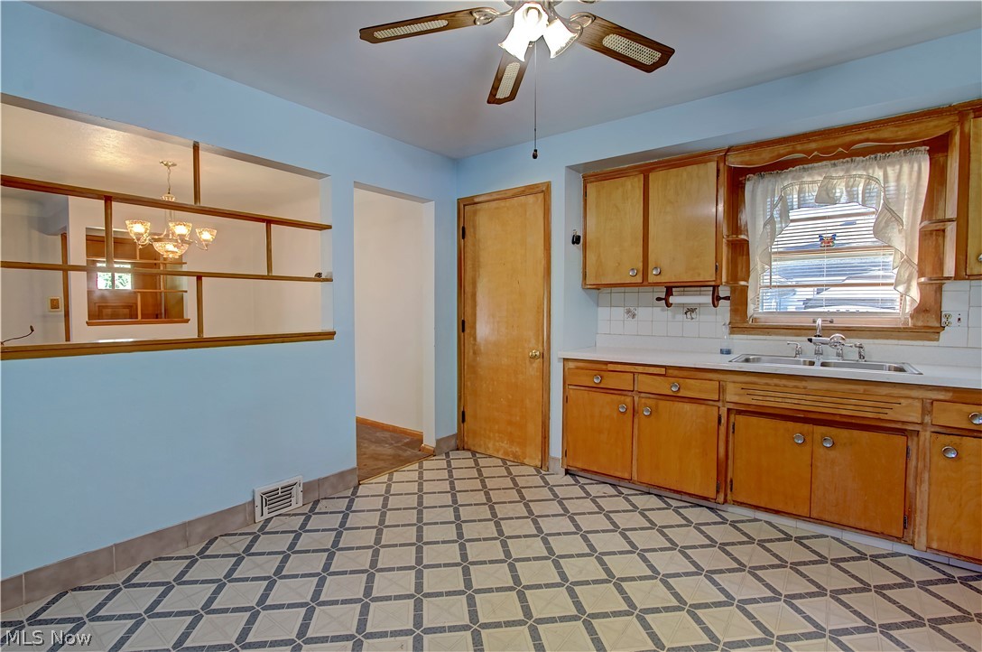 1679 Chelmsford Road Mayfield Heights OH 44124