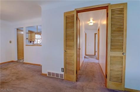 1679 Chelmsford Road Mayfield Heights OH 44124