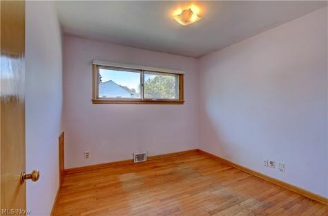1679 Chelmsford Road Mayfield Heights OH 44124