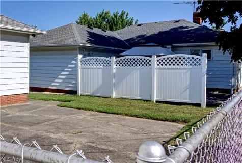 1679 Chelmsford Road Mayfield Heights OH 44124