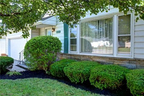 1679 Chelmsford Road Mayfield Heights OH 44124