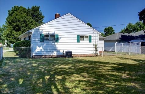 1679 Chelmsford Road Mayfield Heights OH 44124