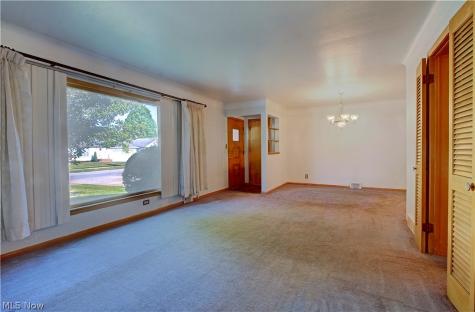 1679 Chelmsford Road Mayfield Heights OH 44124