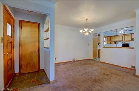 1679 Chelmsford Road Mayfield Heights OH 44124