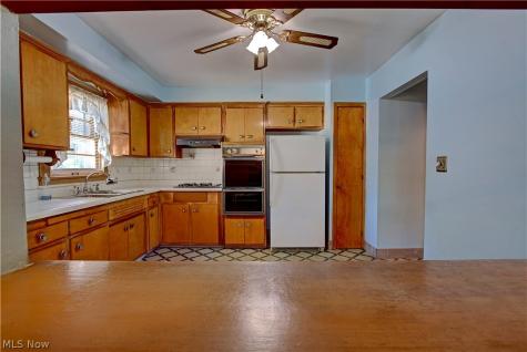 1679 Chelmsford Road Mayfield Heights OH 44124
