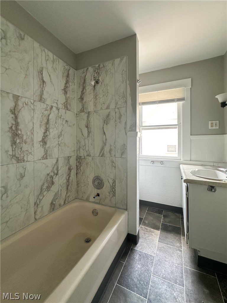 221 E 2nd Street Girard OH 44420