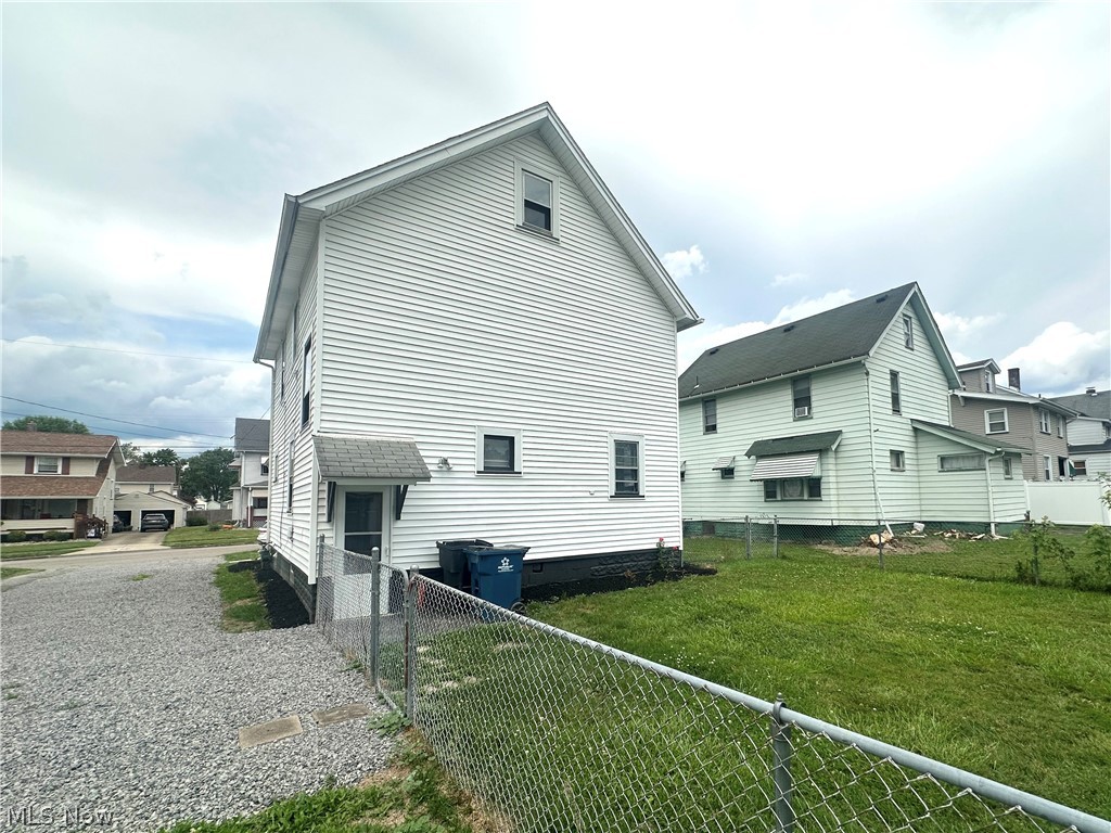221 E 2nd Street Girard OH 44420