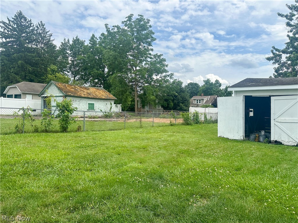 221 E 2nd Street Girard OH 44420