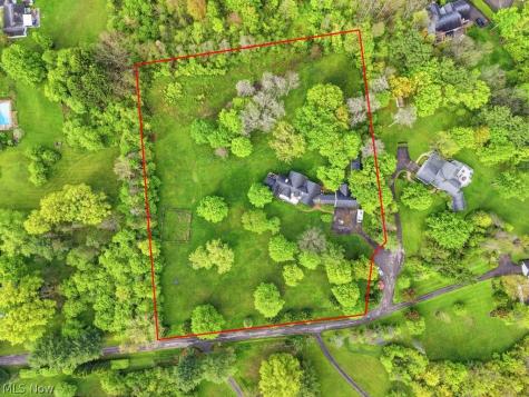 Cabot Lane Chagrin Falls OH 44022