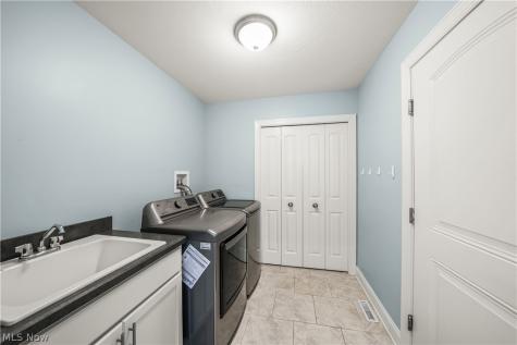 10921 Fox Den Circle Garrettsville OH 44231