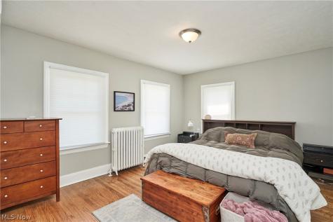 1658 Saint Charles Avenue Lakewood OH 44107