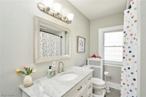 1658 Saint Charles Avenue Lakewood OH 44107