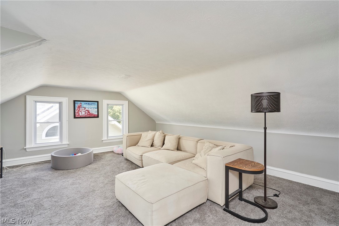 1658 Saint Charles Avenue Lakewood OH 44107