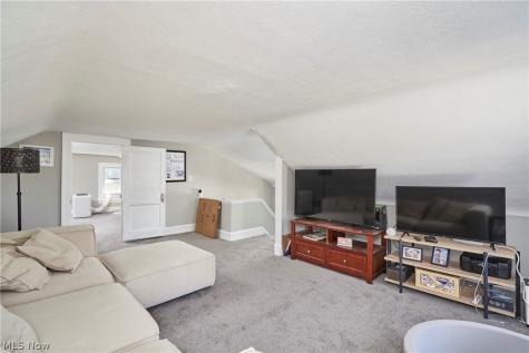 1658 Saint Charles Avenue Lakewood OH 44107