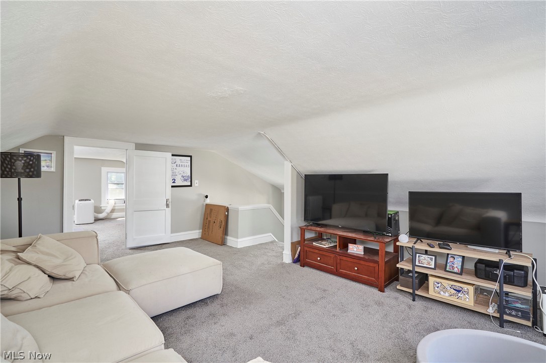 1658 Saint Charles Avenue Lakewood OH 44107
