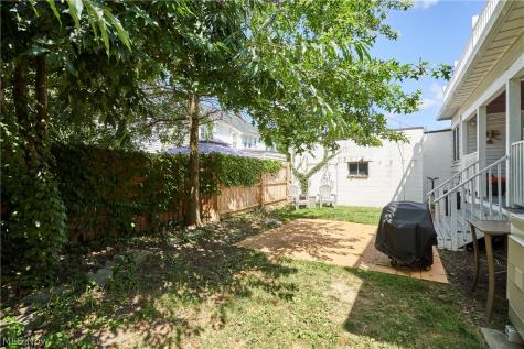 1658 Saint Charles Avenue Lakewood OH 44107