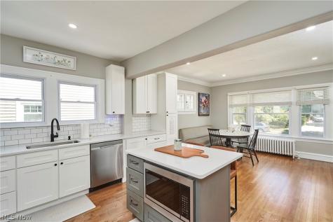 1658 Saint Charles Avenue Lakewood OH 44107