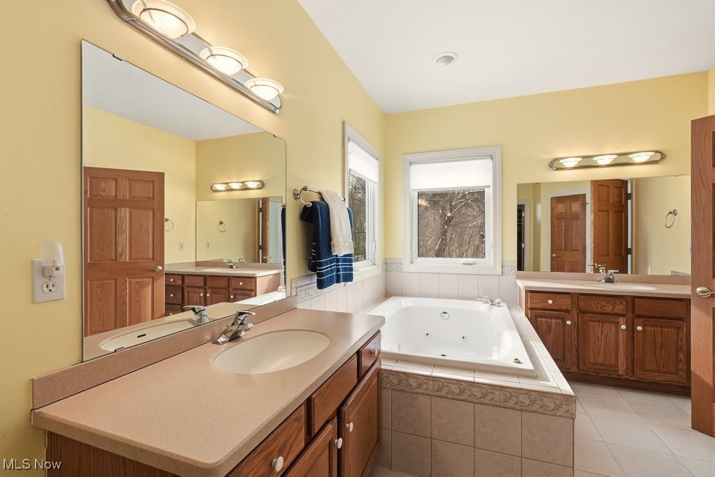 7982 Achill Court Sagamore Hills OH 44067