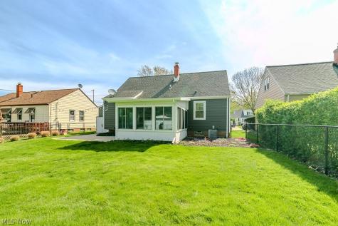 1342 Beaconfield Road Lyndhurst OH 44124