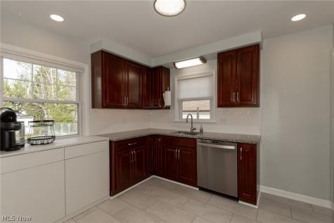 1342 Beaconfield Road Lyndhurst OH 44124