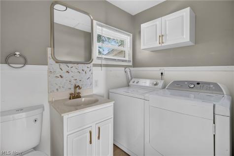 147 Fairlawn Avenue Elyria OH 44035