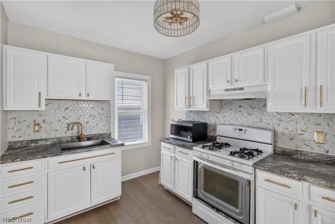 147 Fairlawn Avenue Elyria OH 44035