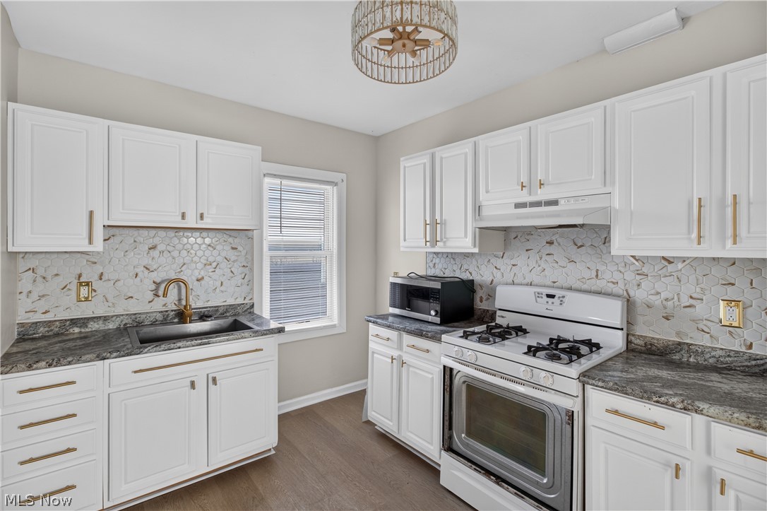 147 Fairlawn Avenue Elyria OH 44035