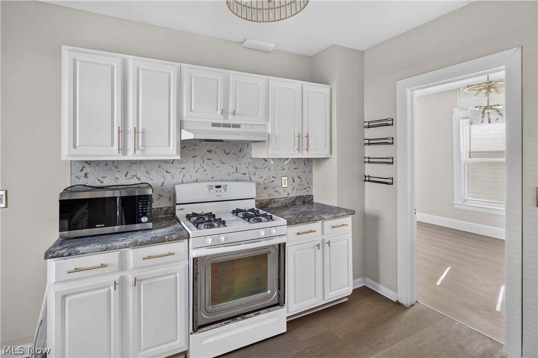 147 Fairlawn Avenue Elyria OH 44035