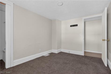 147 Fairlawn Avenue Elyria OH 44035