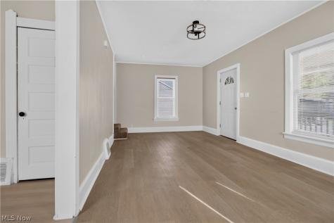 147 Fairlawn Avenue Elyria OH 44035