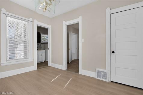 147 Fairlawn Avenue Elyria OH 44035