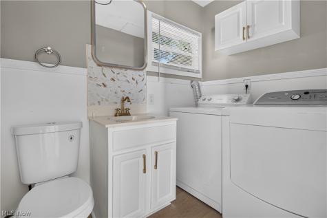 147 Fairlawn Avenue Elyria OH 44035