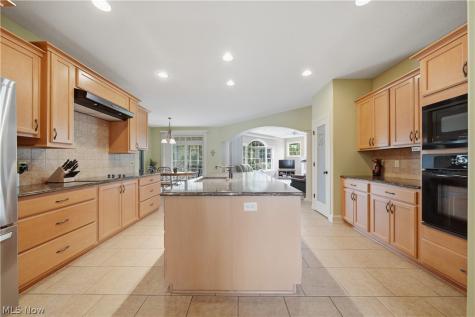 1070 Wedgefield Court NE North Canton OH 44720