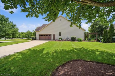 1070 Wedgefield Court NE North Canton OH 44720
