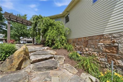 1070 Wedgefield Court NE North Canton OH 44720