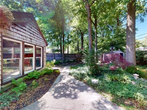 1049 Renfield Road Cleveland Heights OH 44121