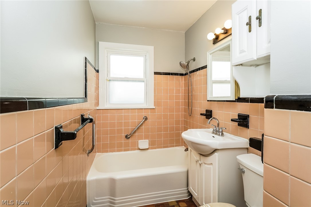 16315 Westview Avenue Cleveland OH 44128