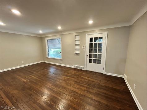13099 Cedar Road Cleveland Heights OH 44118