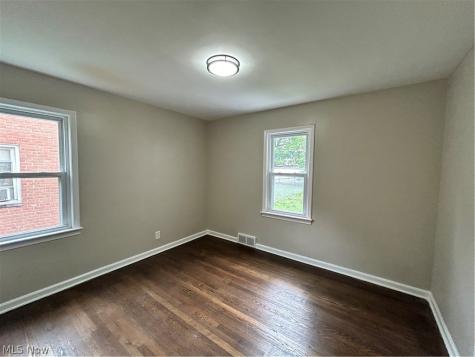13099 Cedar Road Cleveland Heights OH 44118