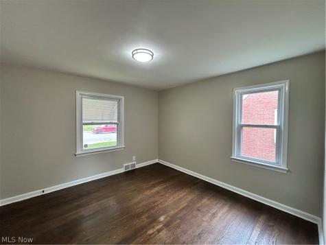 13099 Cedar Road Cleveland Heights OH 44118