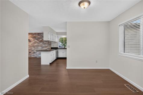 19029 Hunters Pointe Drive Strongsville OH 44136