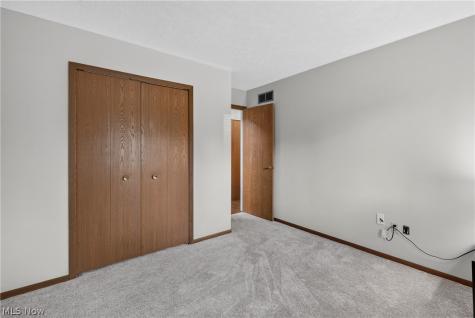 19029 Hunters Pointe Drive Strongsville OH 44136
