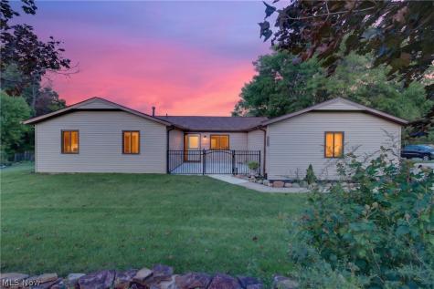 19029 Hunters Pointe Drive Strongsville OH 44136