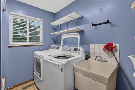 19029 Hunters Pointe Drive Strongsville OH 44136